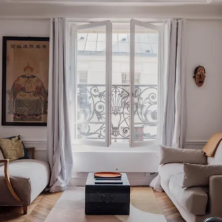 Veeve - Mid-century Mystique Apartment