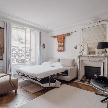 Veeve - Mid-century Mystique Apartment Paris