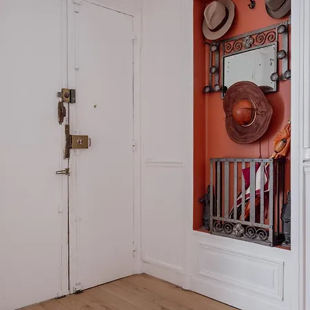 Veeve - Mid-century Mystique Paris