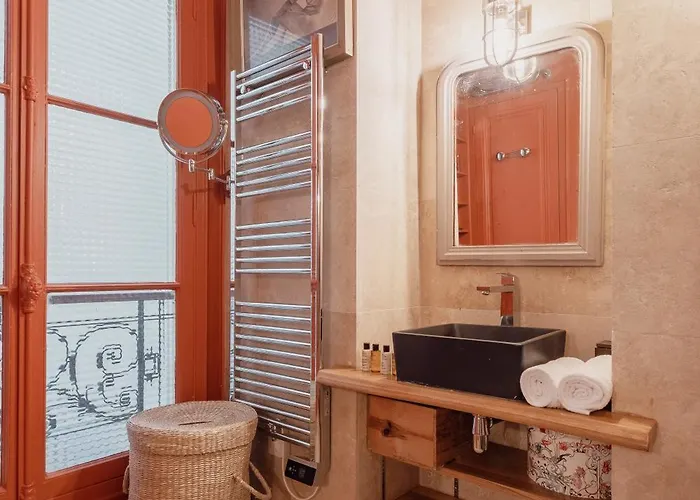 Veeve - Mid-century Mystique Daire *